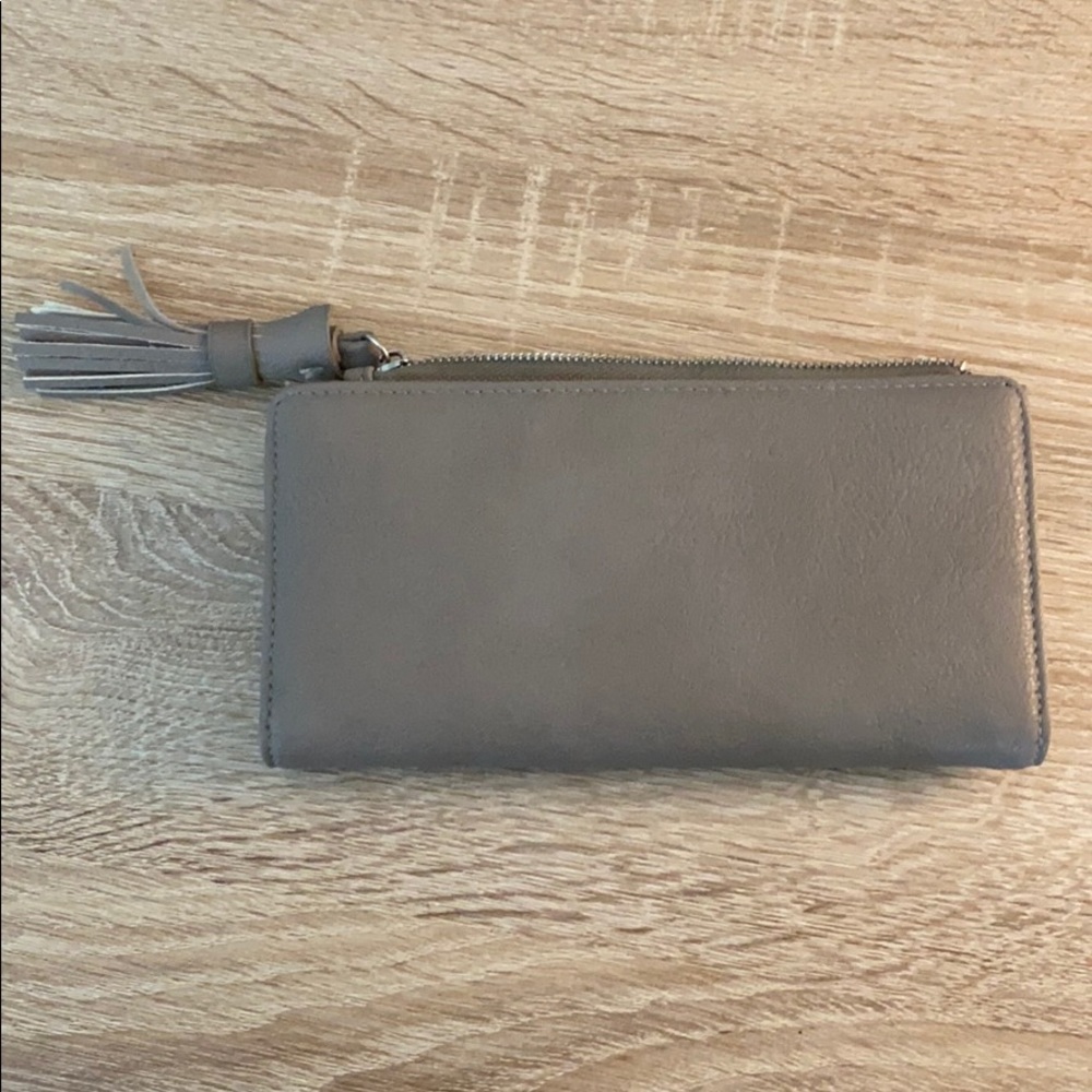 gray wallet